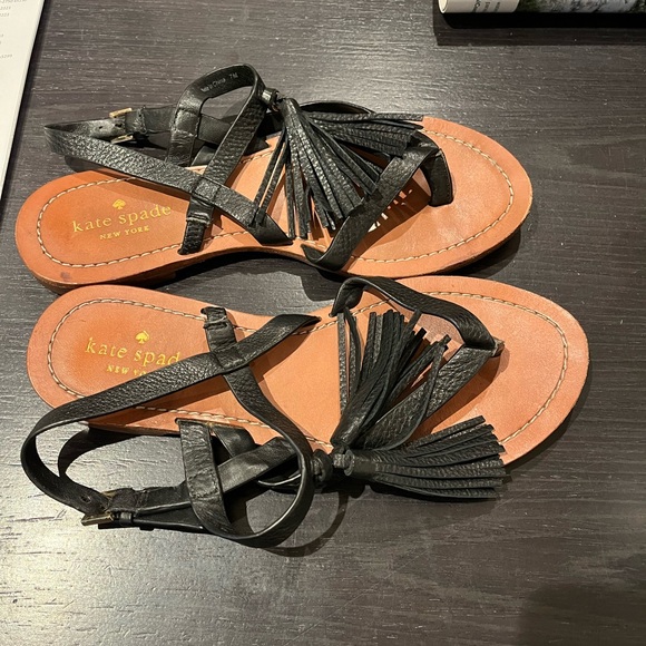 Kate Spade black leather sandals with gold buckle and tassle detailing size 7 - Picture 3 of 6